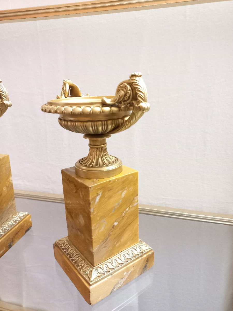 Paire de cassolettes début XIXe bronze doré et marbre jaune-photo-3