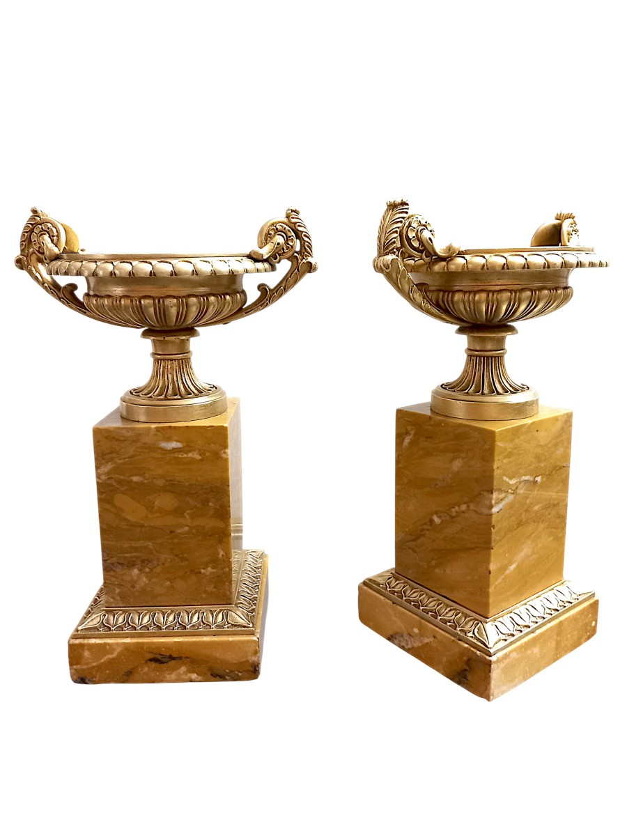 Paire de cassolettes début XIXe bronze doré et marbre jaune
