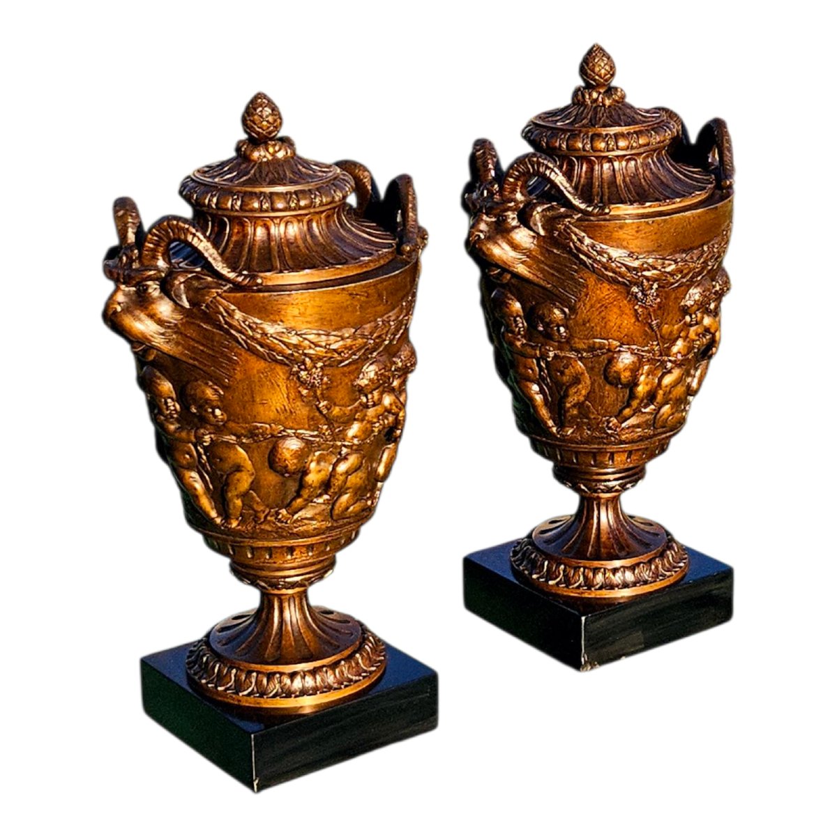 Paire de vases couverts en bronze patiné d'après Clodion (1738-1814)-photo-3
