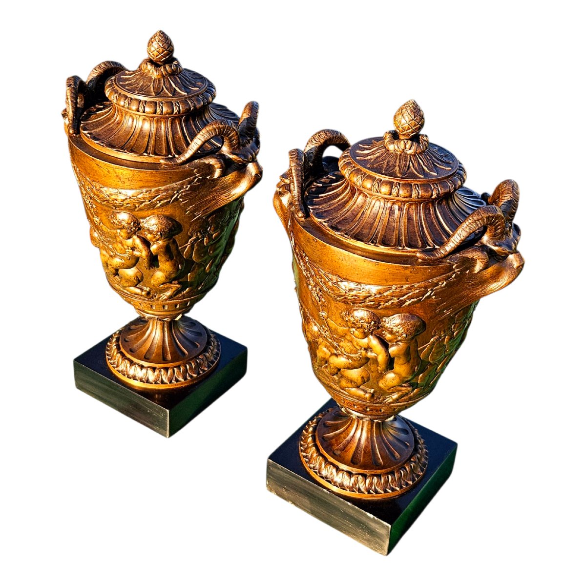 Paire de vases couverts en bronze patiné d'après Clodion (1738-1814)-photo-8