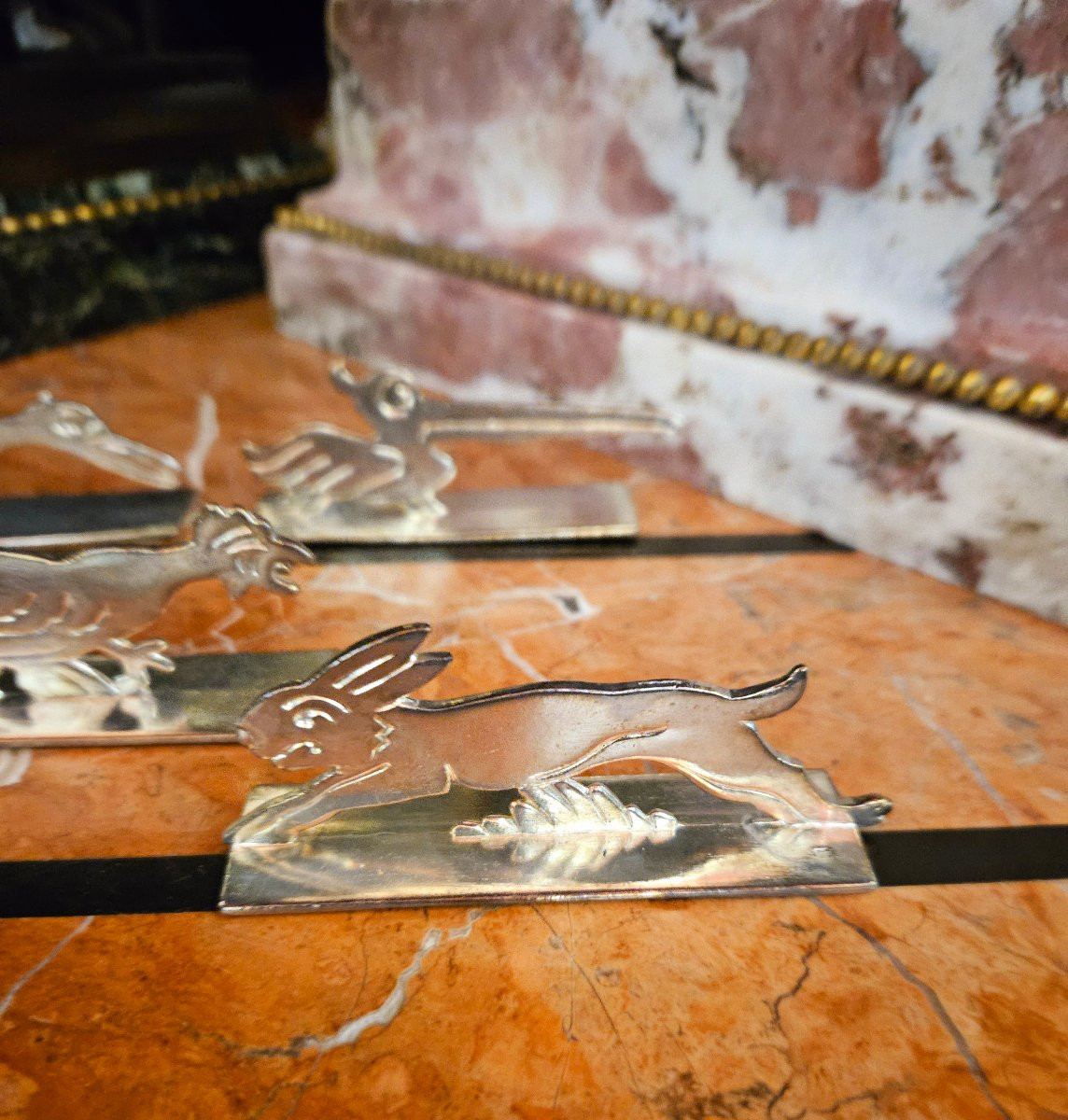 6 Porte-couteaux Art Déco  en métal argenté figurant des animaux -photo-1