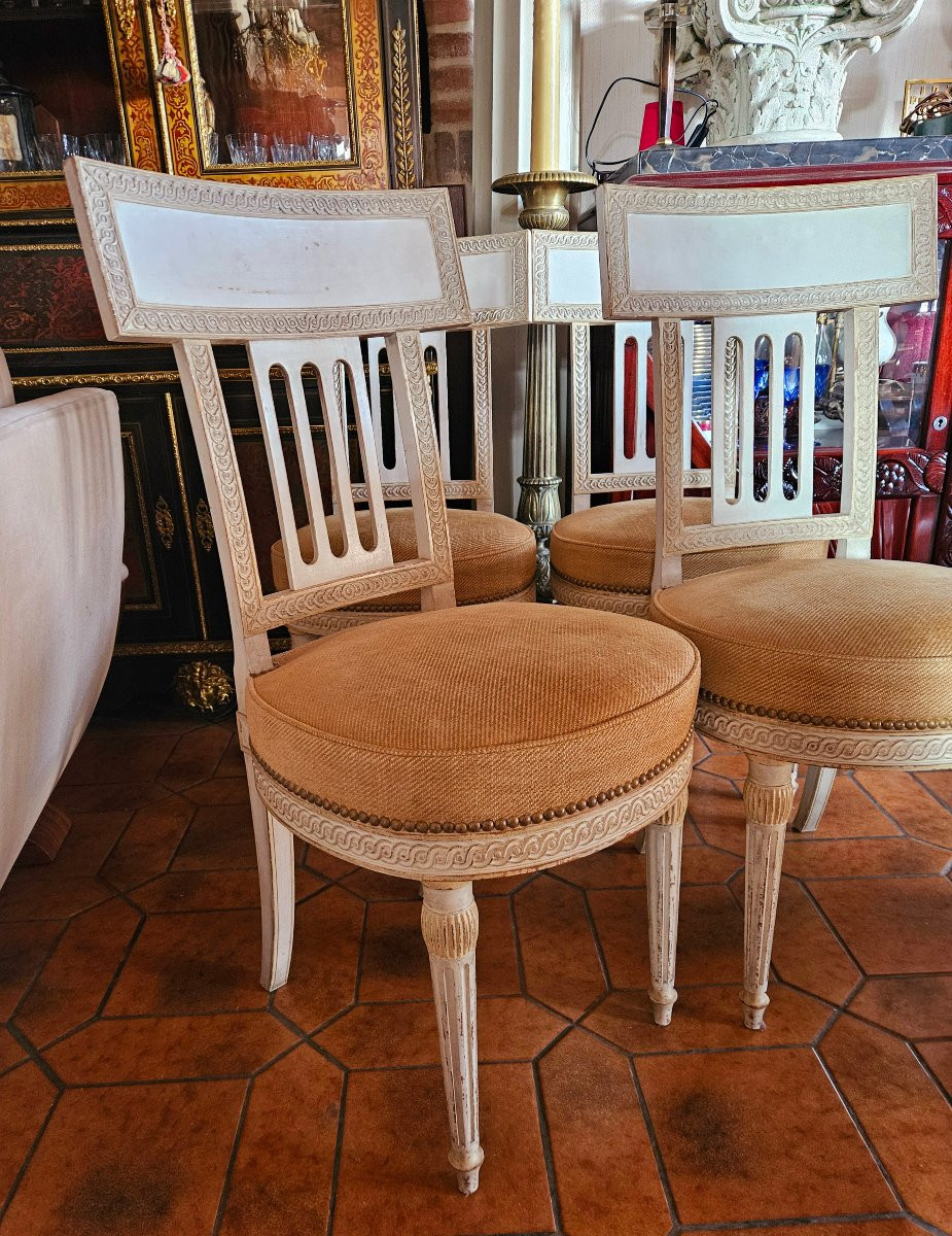 Suite de 4 chaises sculptées et laquées st Directoire -photo-2