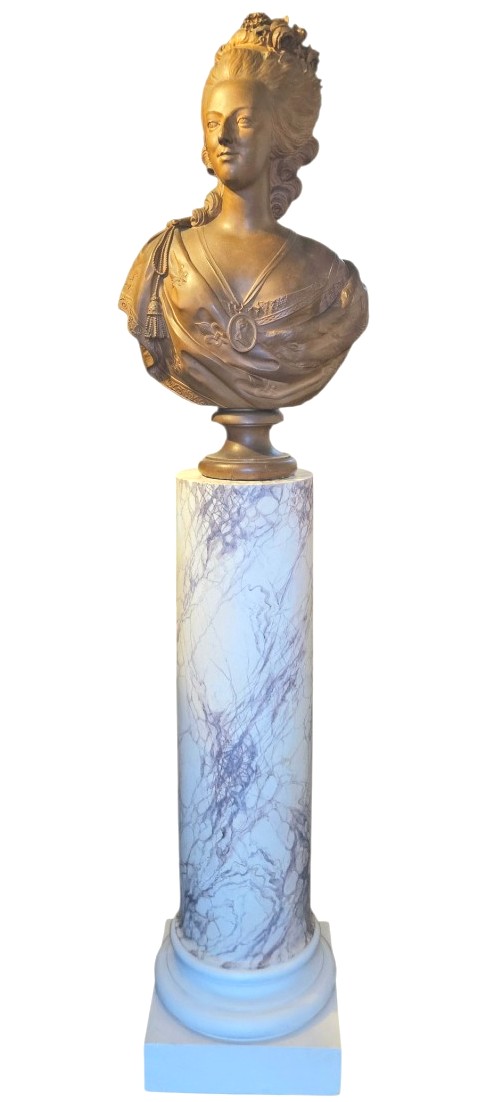 Important Bust Of Marie Antoinette On A Column. Height 207 Cm