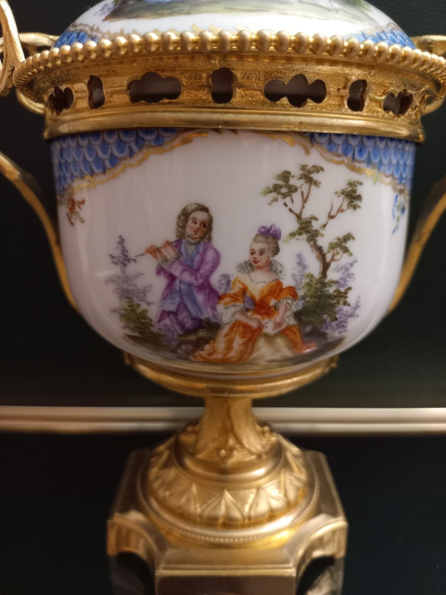 Meissen Porcelain Potpourri Jar With A Gilt Bronze Mount, 19th Century -photo-3