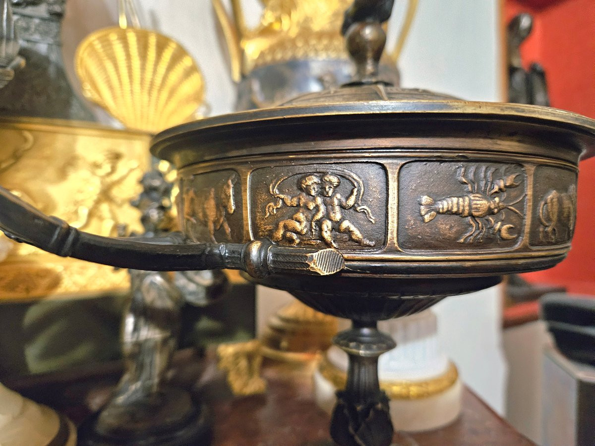 Antique-style Covered Cups In Patinated Bronze-photo-2