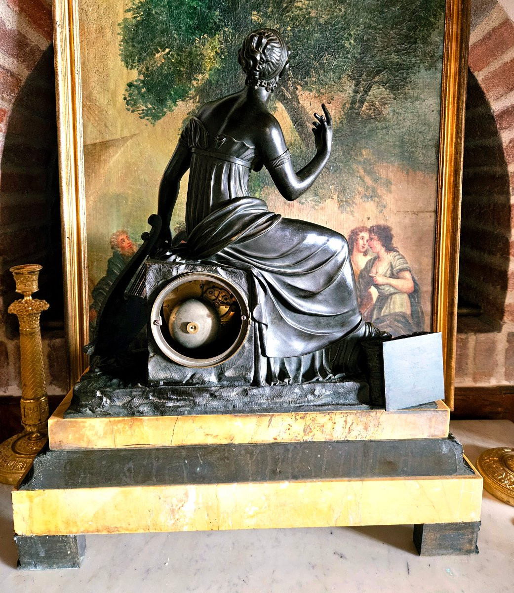 Importante pendule vers 1820 bronze patiné et marbre jaune de Sienne-photo-2