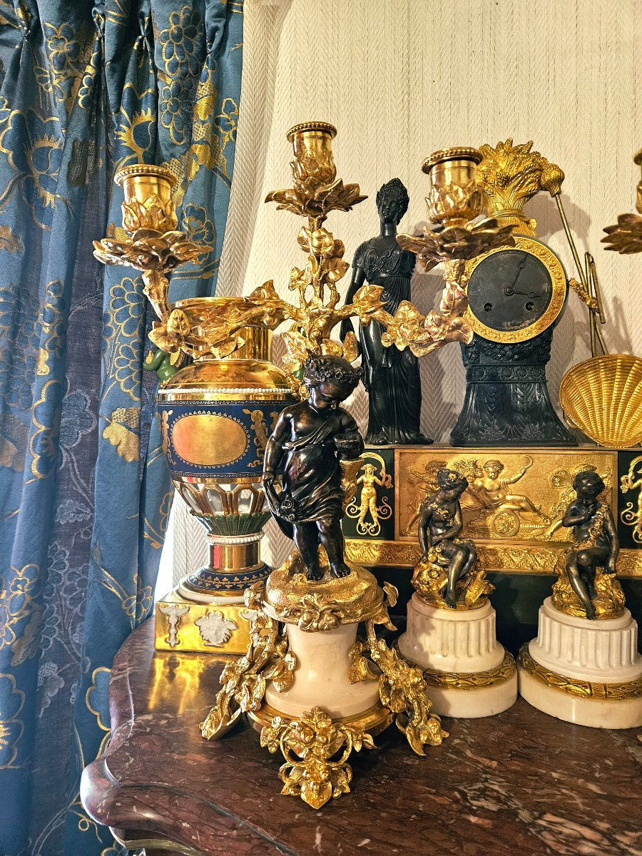 Paire de candélabres aux "putti"en bronze doré XIXème-photo-3