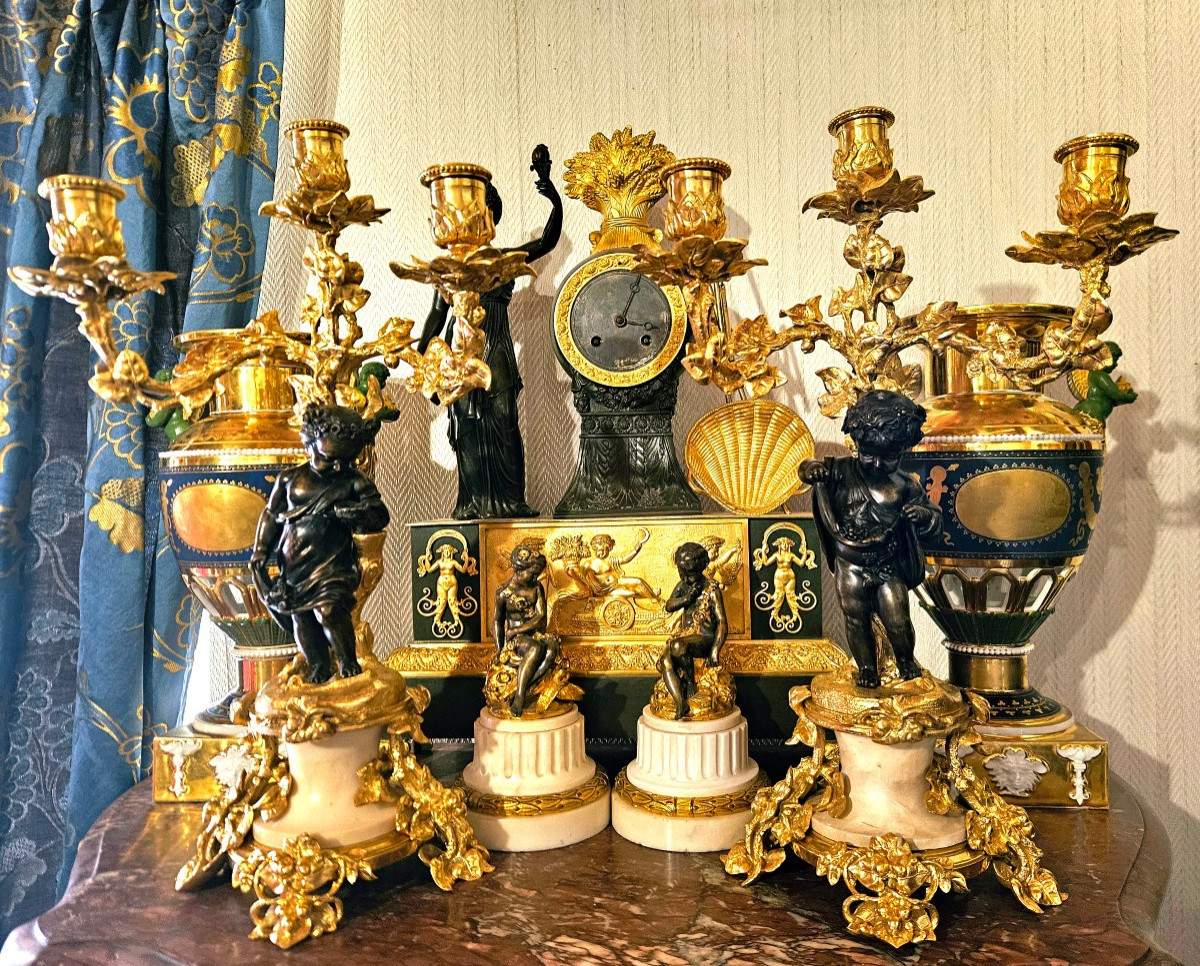 Paire de candélabres aux "putti"en bronze doré XIXème