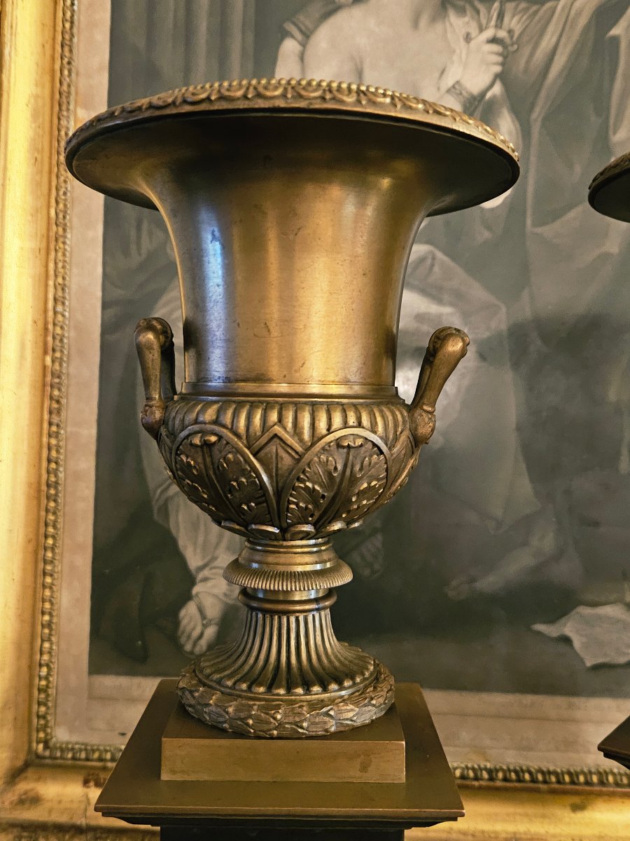 Pair Of Medici Vases In Patinated Bronze Circa 1820 Ht 35 Cm-photo-1