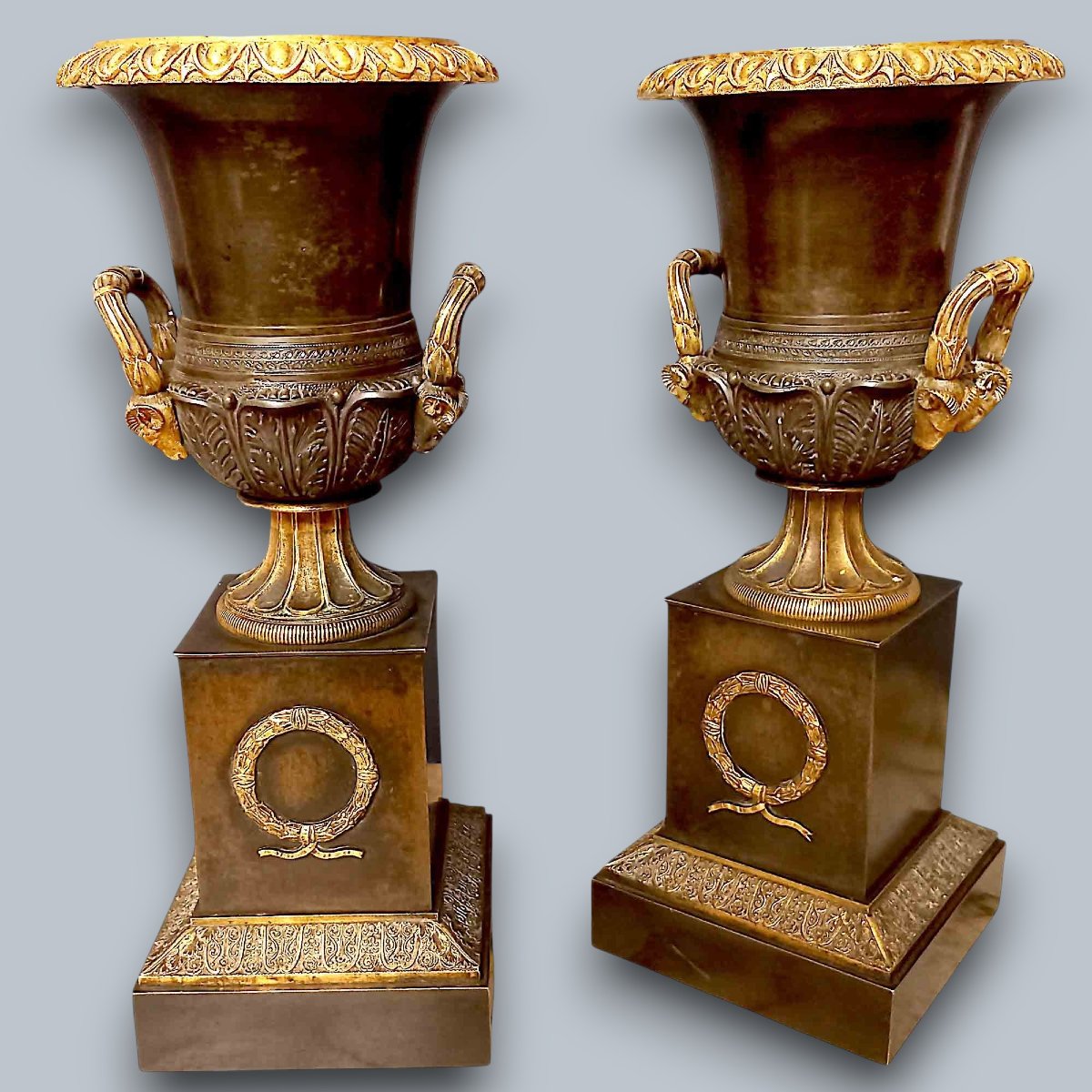 Paire de vases Médicis début XIXe en bronze patiné et doré-photo-6