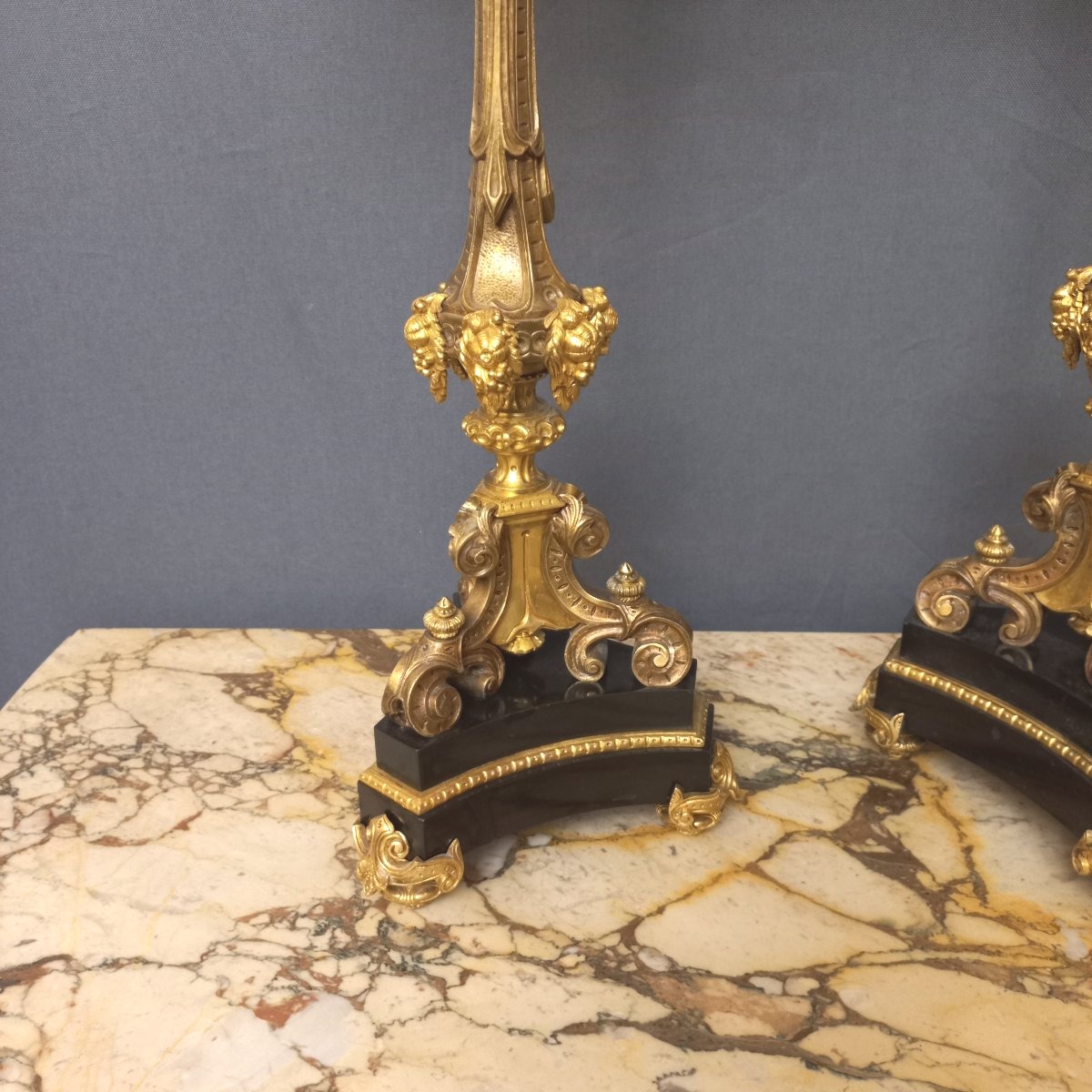 Paire de candélabres en bronze doré-photo-2