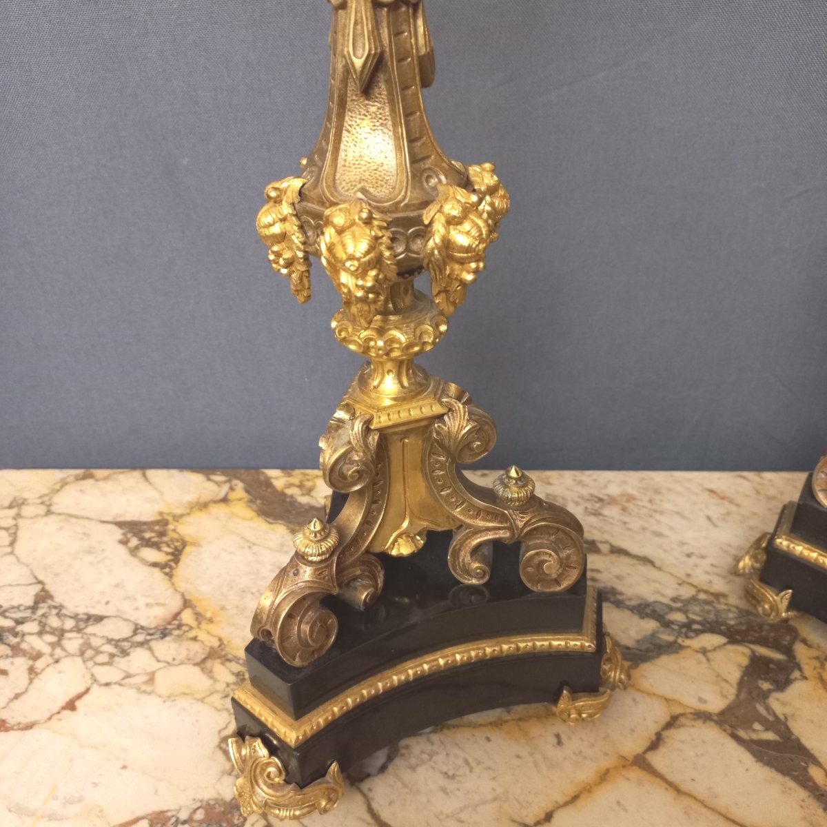 Paire de candélabres en bronze doré-photo-3
