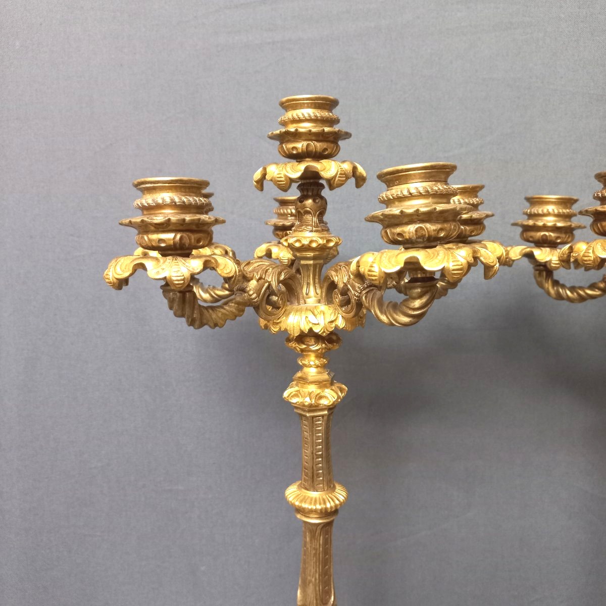 Paire de candélabres en bronze doré-photo-1