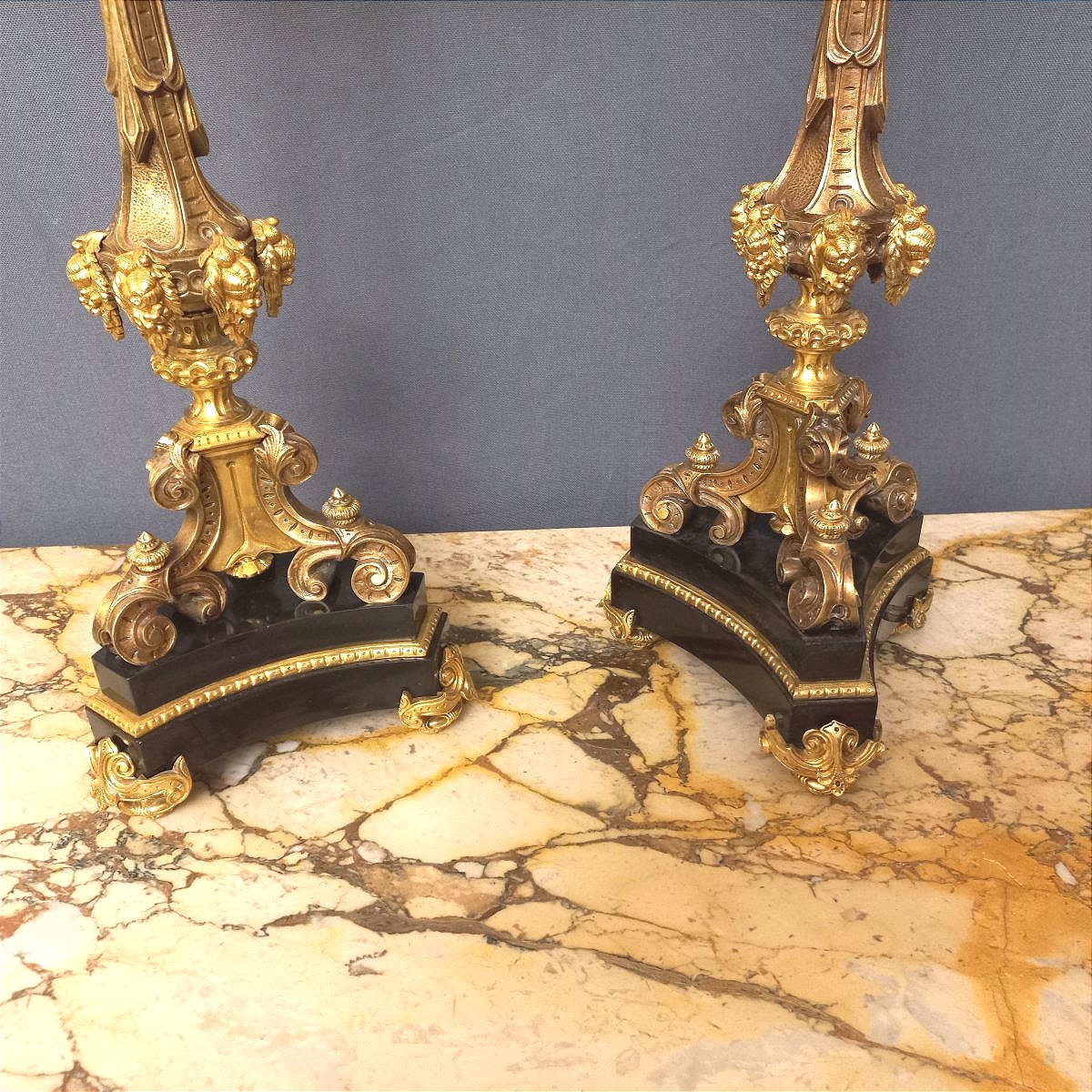 Paire de candélabres en bronze doré-photo-2