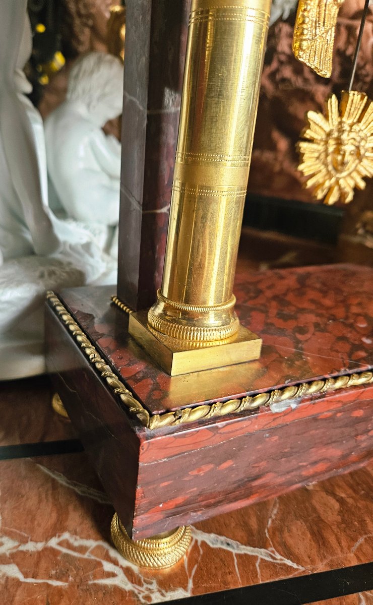 Pendule portique vers 1800 en marbre rouge et bronze doré-photo-2