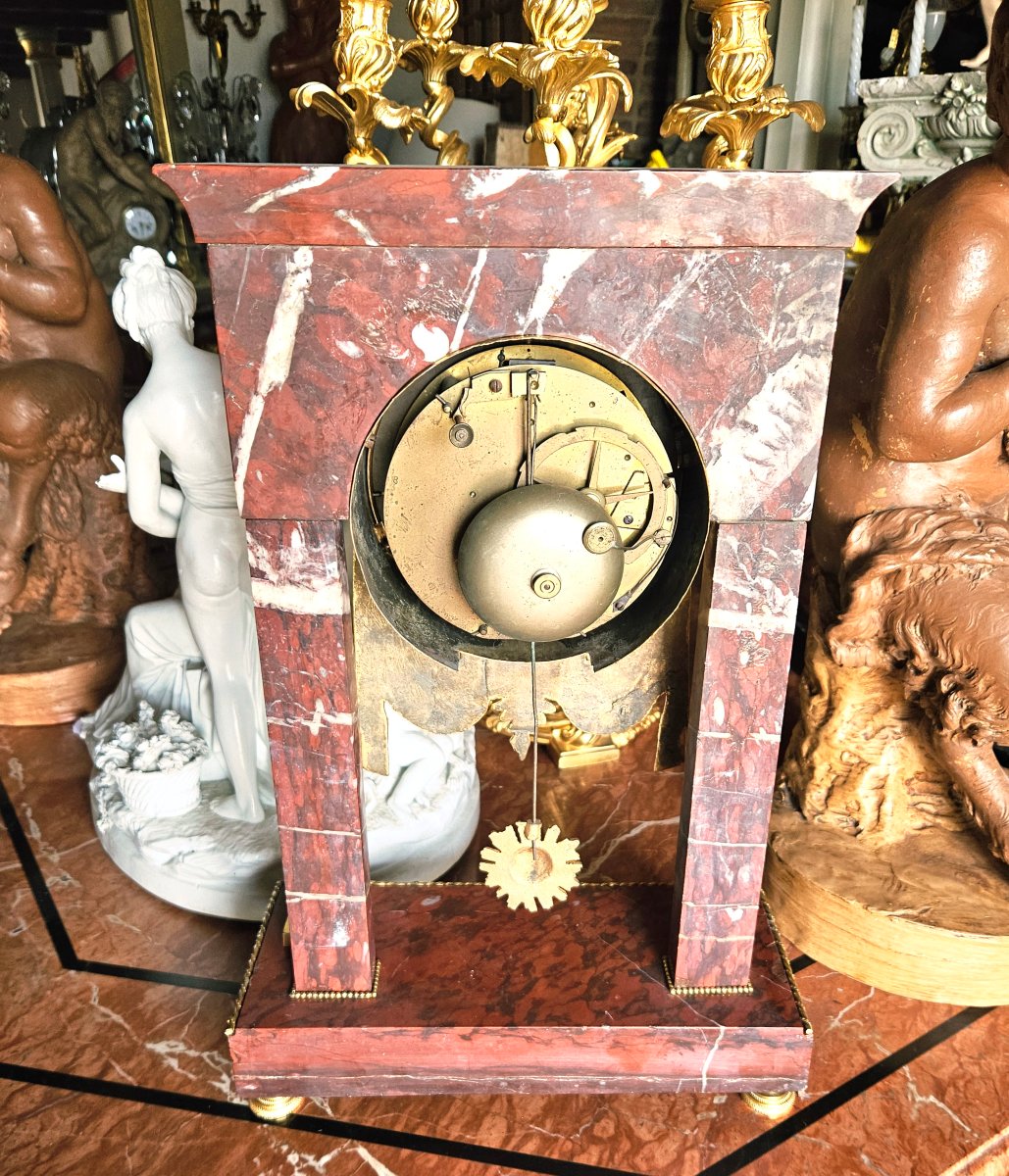 Pendule portique vers 1800 en marbre rouge et bronze doré-photo-4