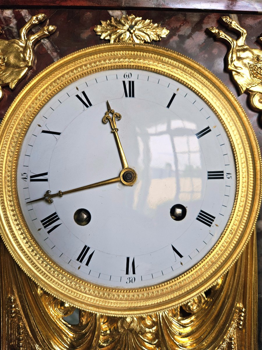 Pendule portique vers 1800 en marbre rouge et bronze doré-photo-5