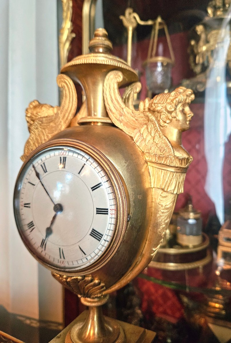 Claude Galle: Gilded Bronze Urn-shaped Clock With Busts Of Winged Mermaids, Empire Period-photo-2