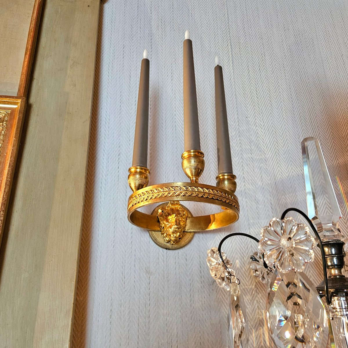 Pair Of 19th-century Empire-style Gilt-bronze Circular Wall Sconces With Lion Heads-photo-7