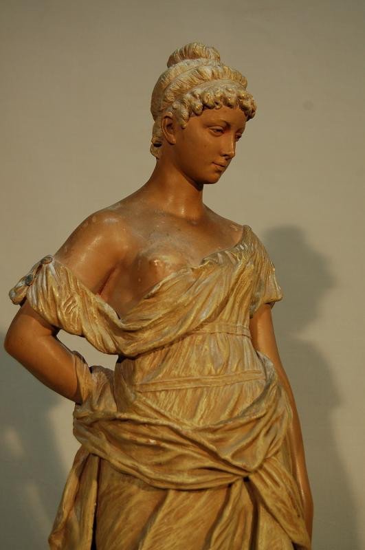 Goldscheider Grande Sculpture Femme Vêtue d'Un Drapé à l'Antique -photo-3