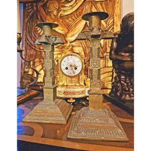 Pair Of 18th Century Candlesticks In Chiseled And Patinated Bronze