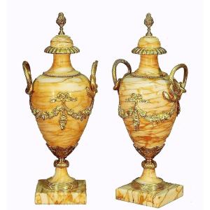 Important Pair Of Covered Vases In Gilt Bronze And Yellow Marble