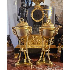 Cassolettes en athénienne bronze doré "aux faunes et serpents"