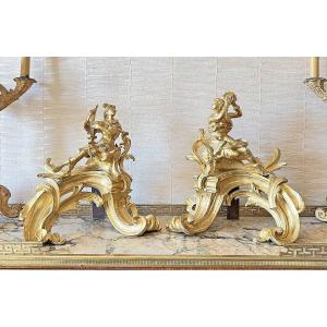 Grands chenets "aux musiciens" d'époque LOUIS XV en bronze doré