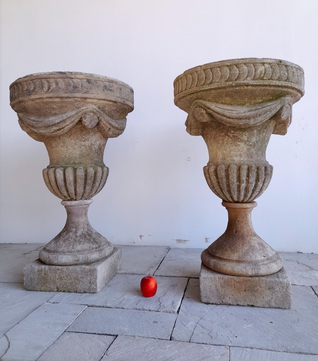 Importante paire de vases Medicis en pierre 