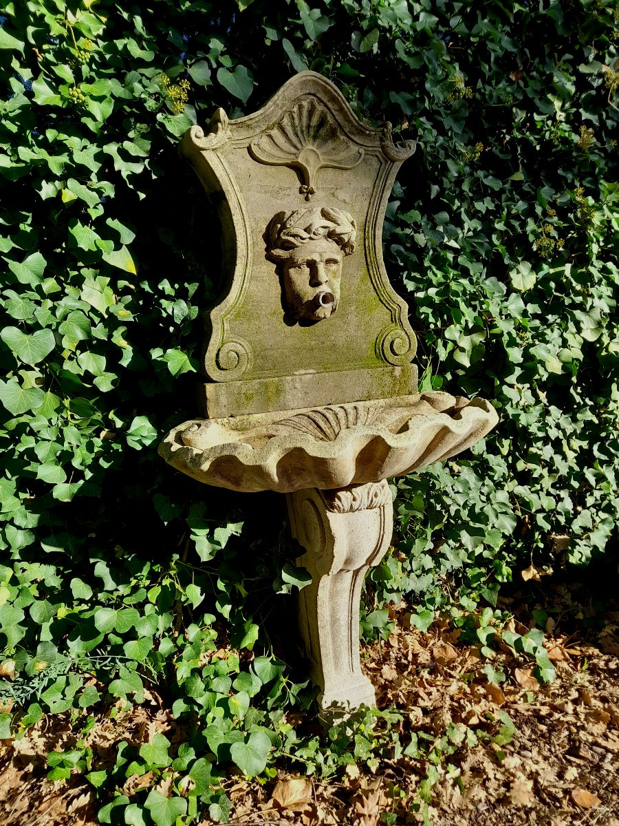 Fontaine d'applique en pierre 