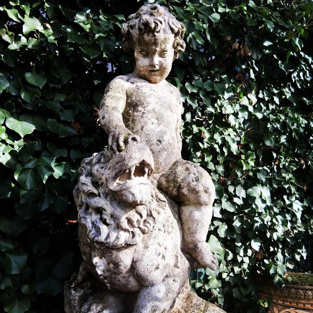 Statue putto au lion-photo-2