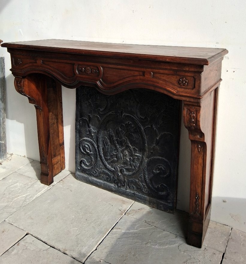 Petite cheminée Louis XIV en noyer -photo-2