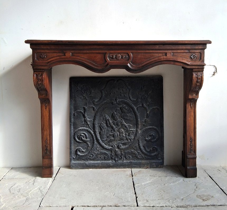 Petite cheminée Louis XIV en noyer -photo-3