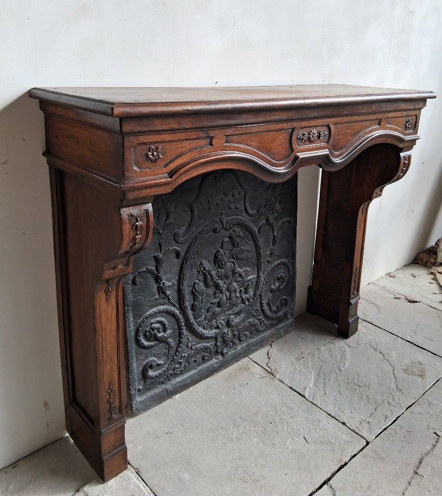 Petite cheminée Louis XIV en noyer -photo-4