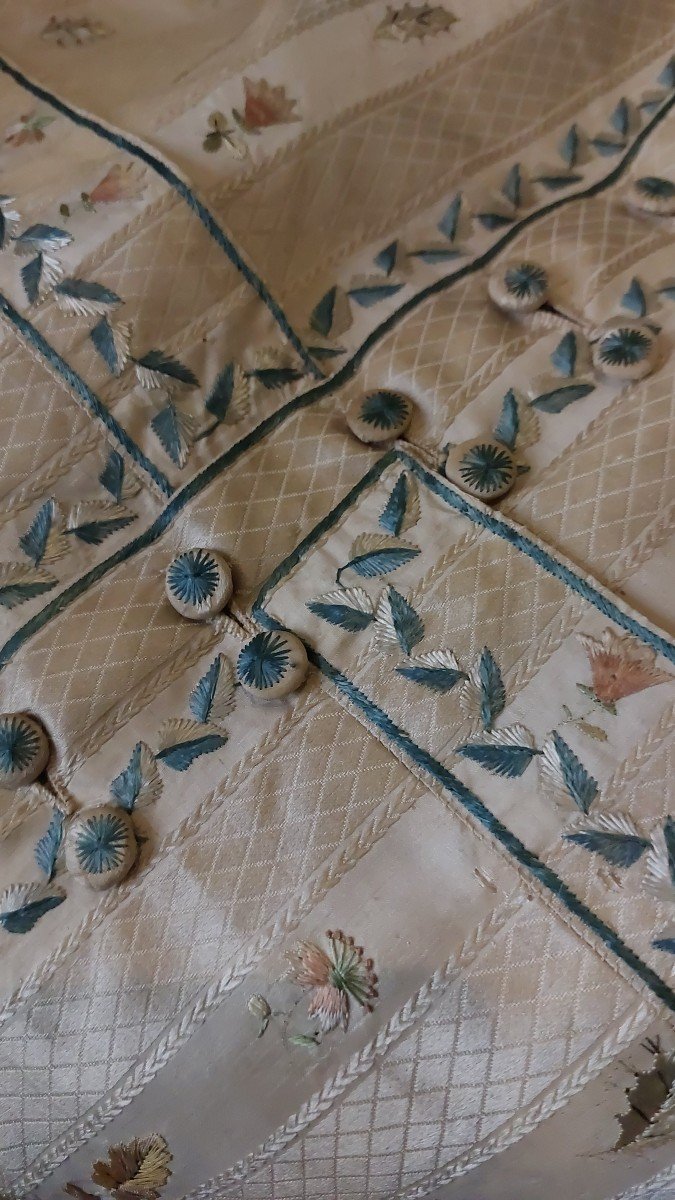 18th Century Vest In Directoire Embroidered Silk -photo-3