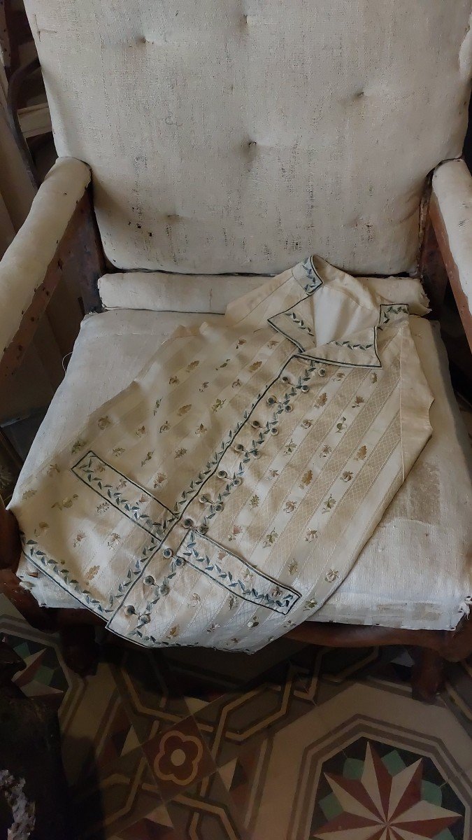 18th Century Vest In Directoire Embroidered Silk -photo-4