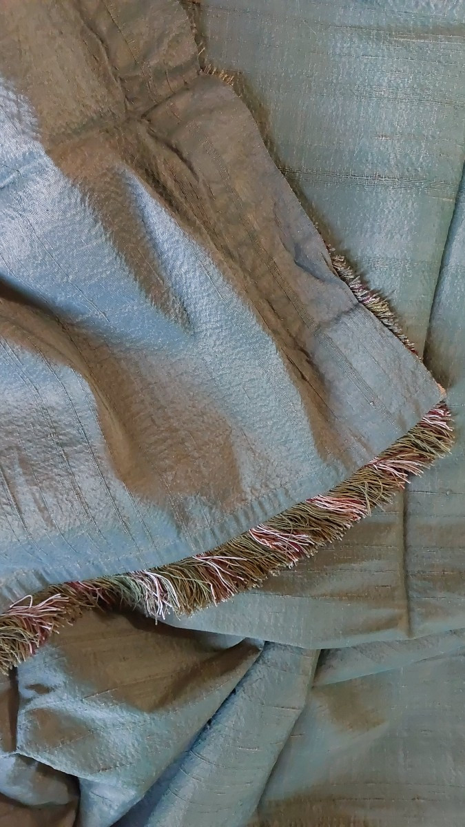 Paire de rideaux en soie vert bronze circa 1840