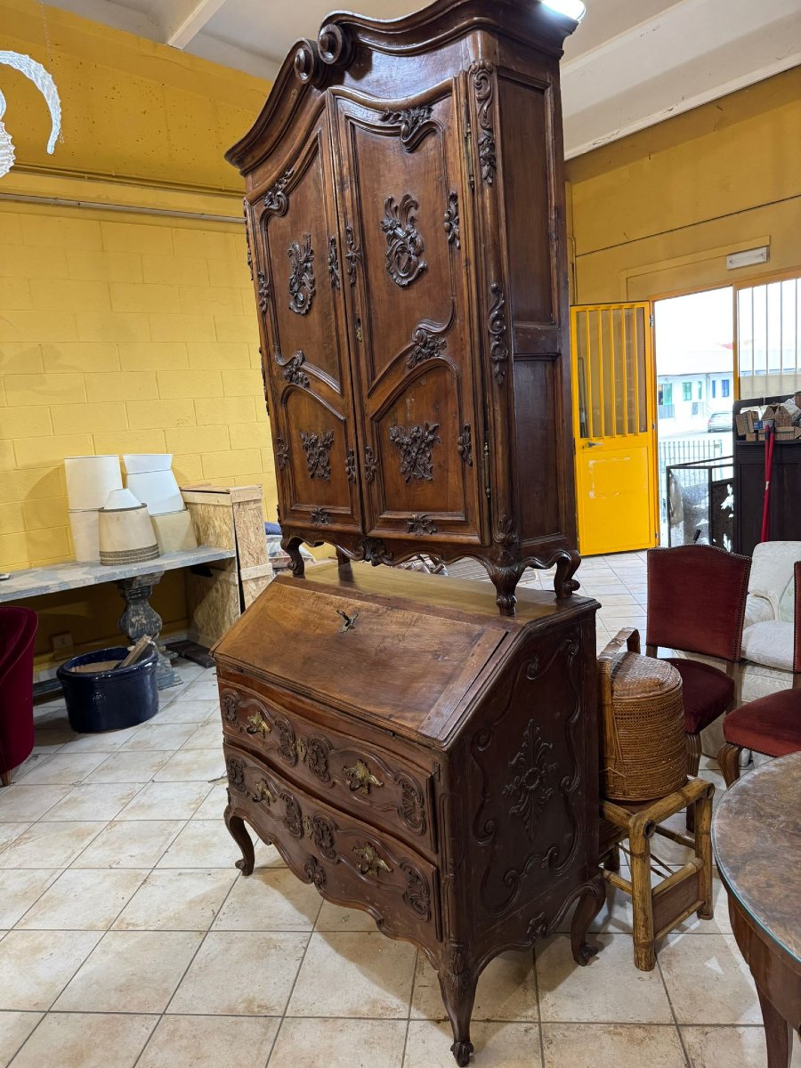Piedmontese Walnut Drop-leaf Desk With Finely Carved Top-photo-3