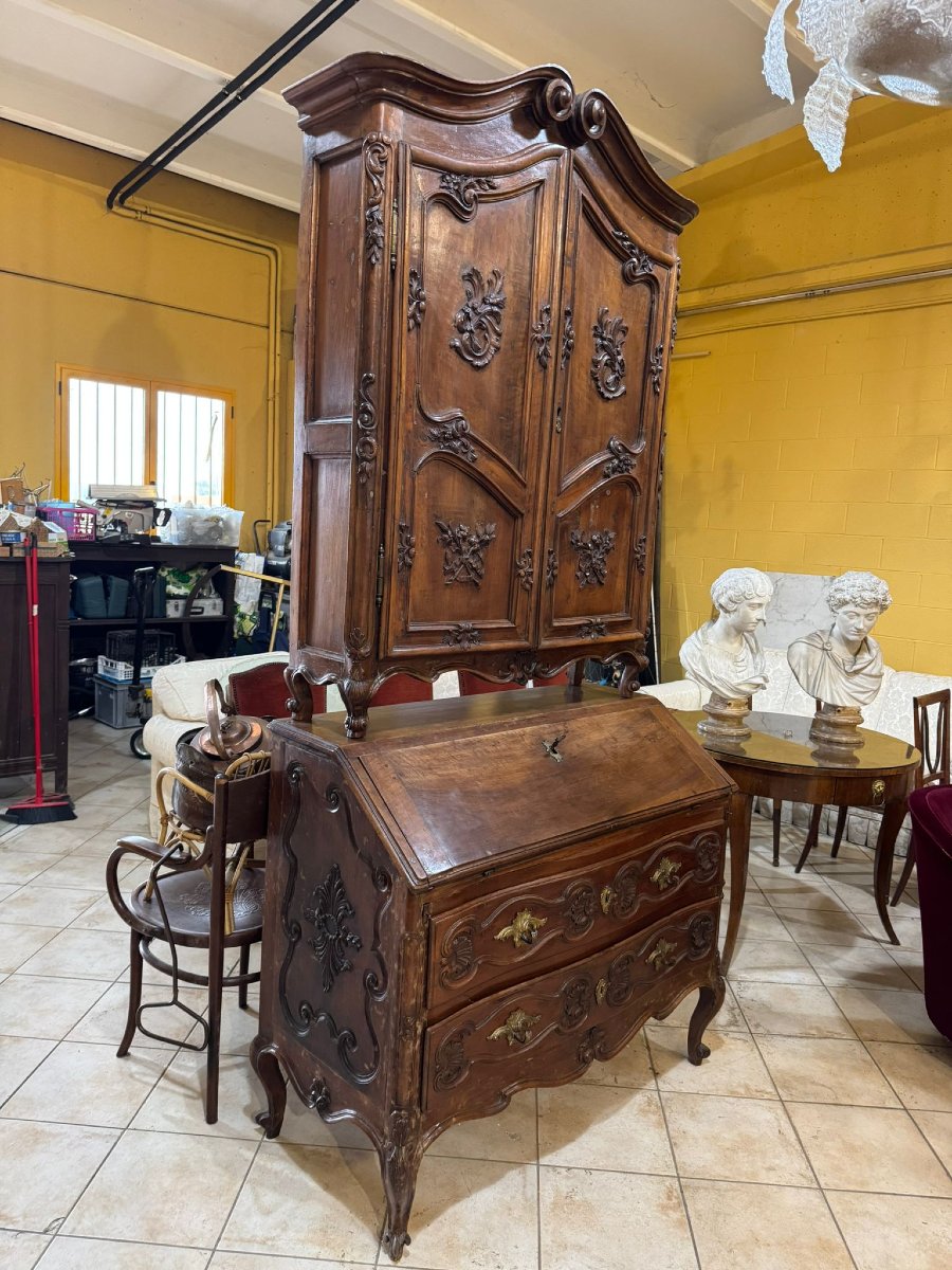 Piedmontese Walnut Drop-leaf Desk With Finely Carved Top-photo-4