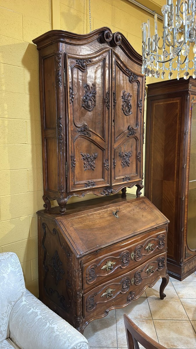 Piedmontese Walnut Drop-leaf Desk With Finely Carved Top-photo-3