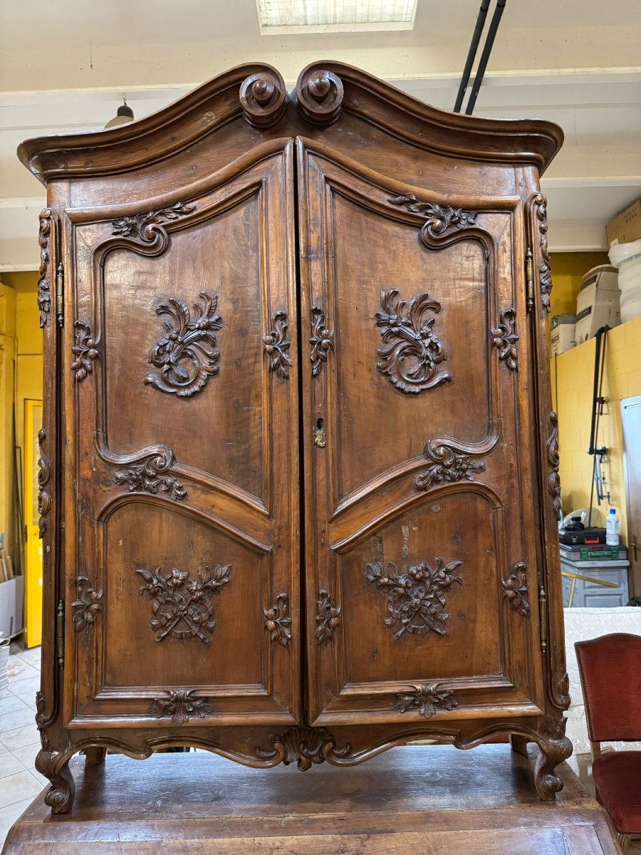 Piedmontese Walnut Drop-leaf Desk With Finely Carved Top-photo-5