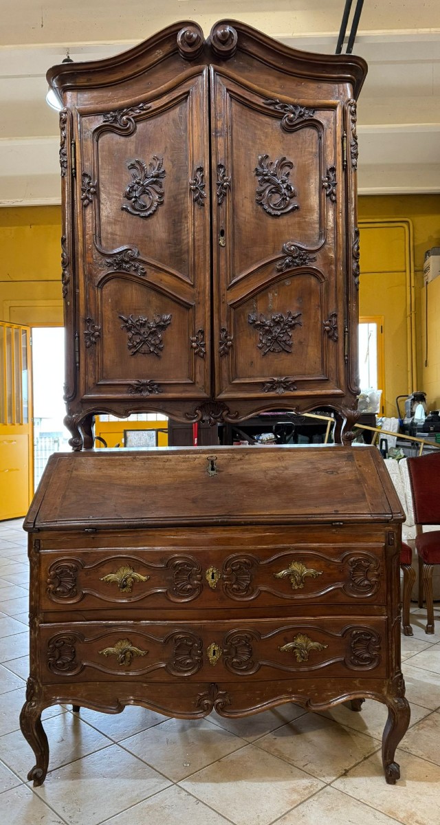 Piedmontese Walnut Drop-leaf Desk With Finely Carved Top