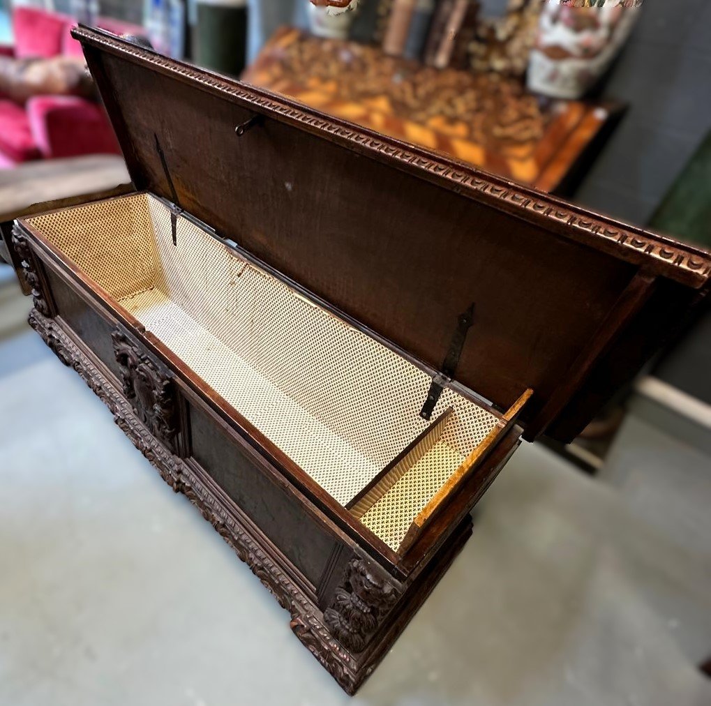 Walnut Chest, 17th Century-photo-4