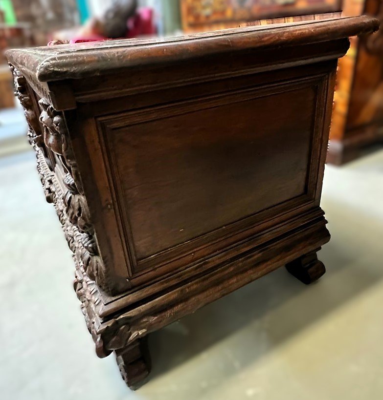 Walnut Chest, 17th Century-photo-1