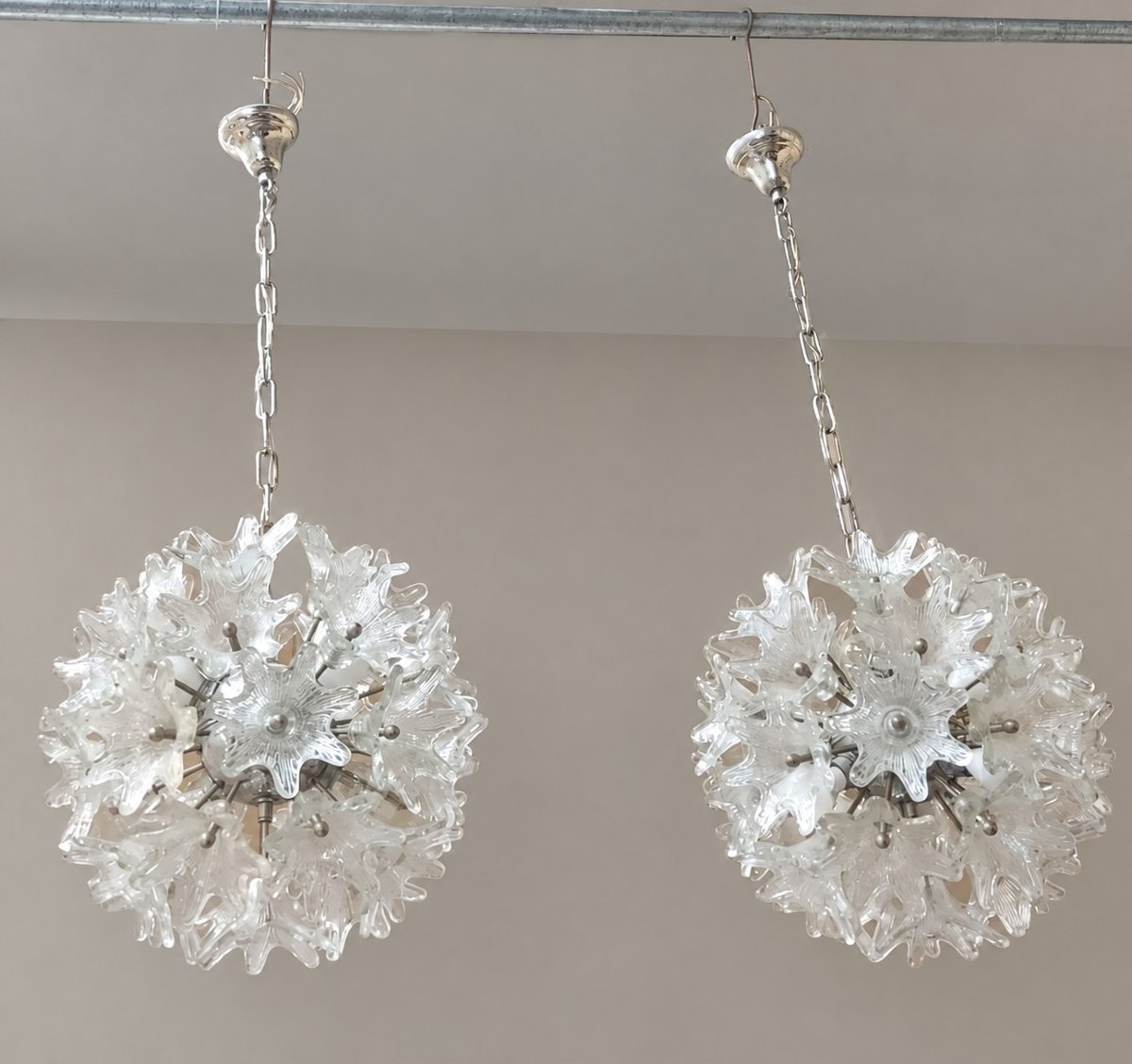 Paire de lustres en verre Sputnik