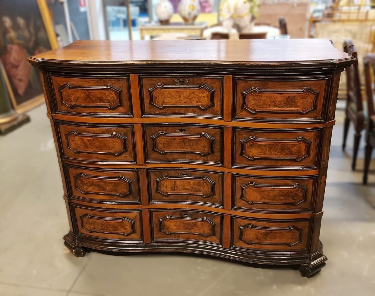Commode lombarde du XVIIIe siècle
