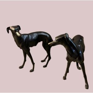 Paire De Sculptures En Bronze Représentant Des Lévriers