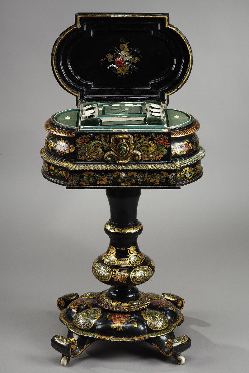 19th Century Black Lacquered -photo-3