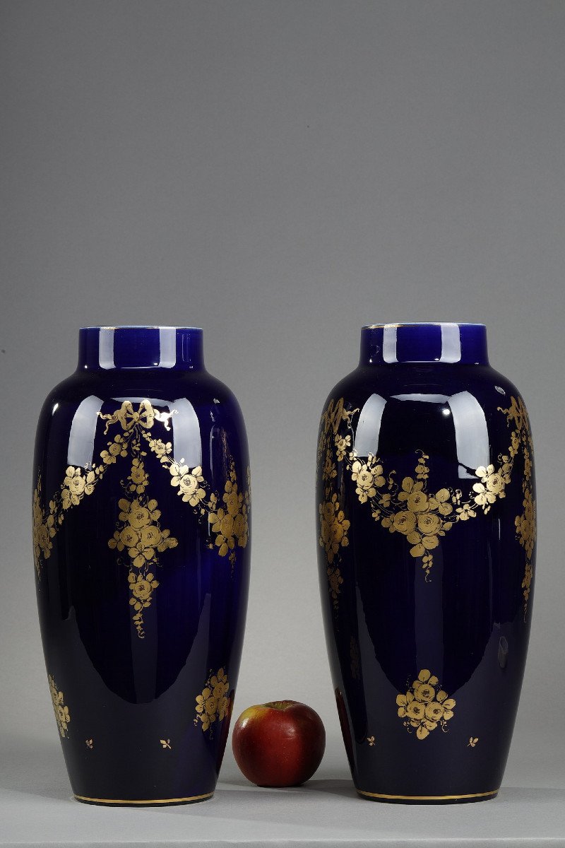 Paire De Vases 1900 En Porcelaine Bleu De Tours-photo-2