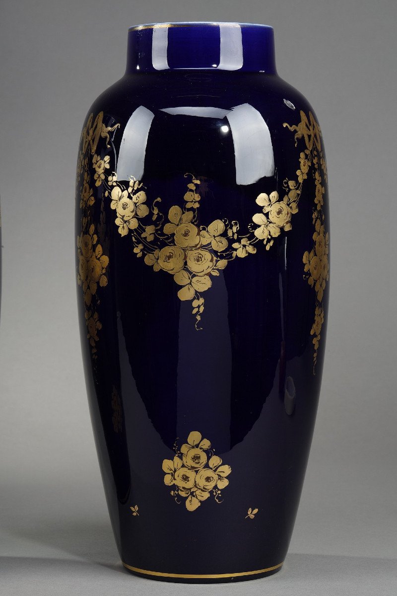 Paire De Vases 1900 En Porcelaine Bleu De Tours-photo-3